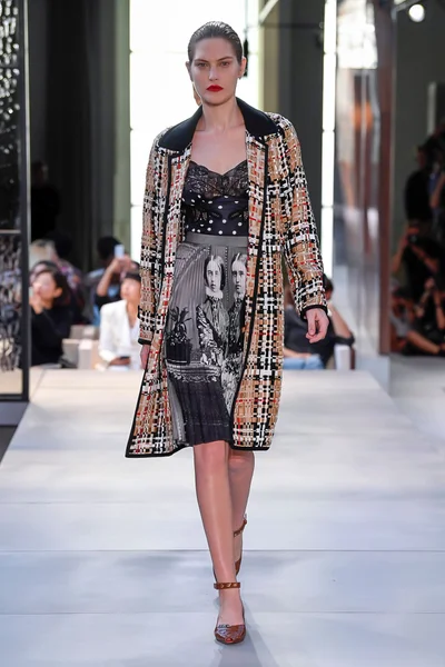 Look 27